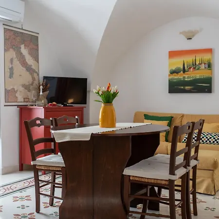 Casa Celidonia * 오스투니