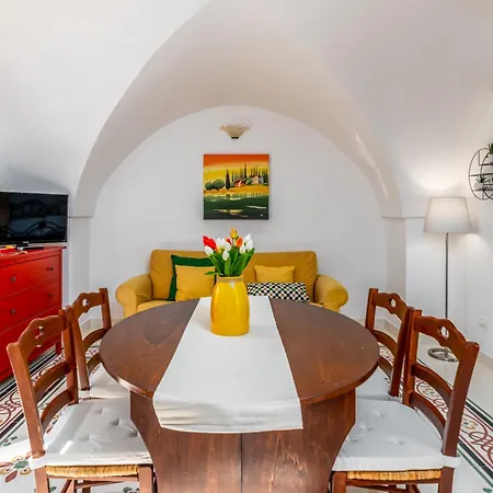 Casa Celidonia 펜션 오스투니